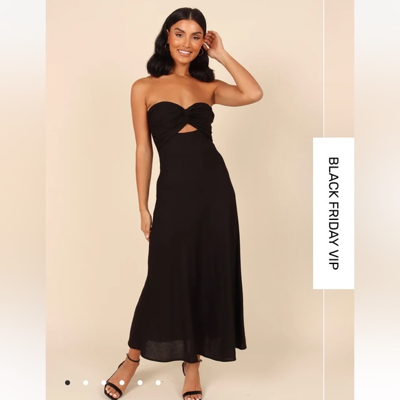 Dresses & Skirts - Black strapless dress